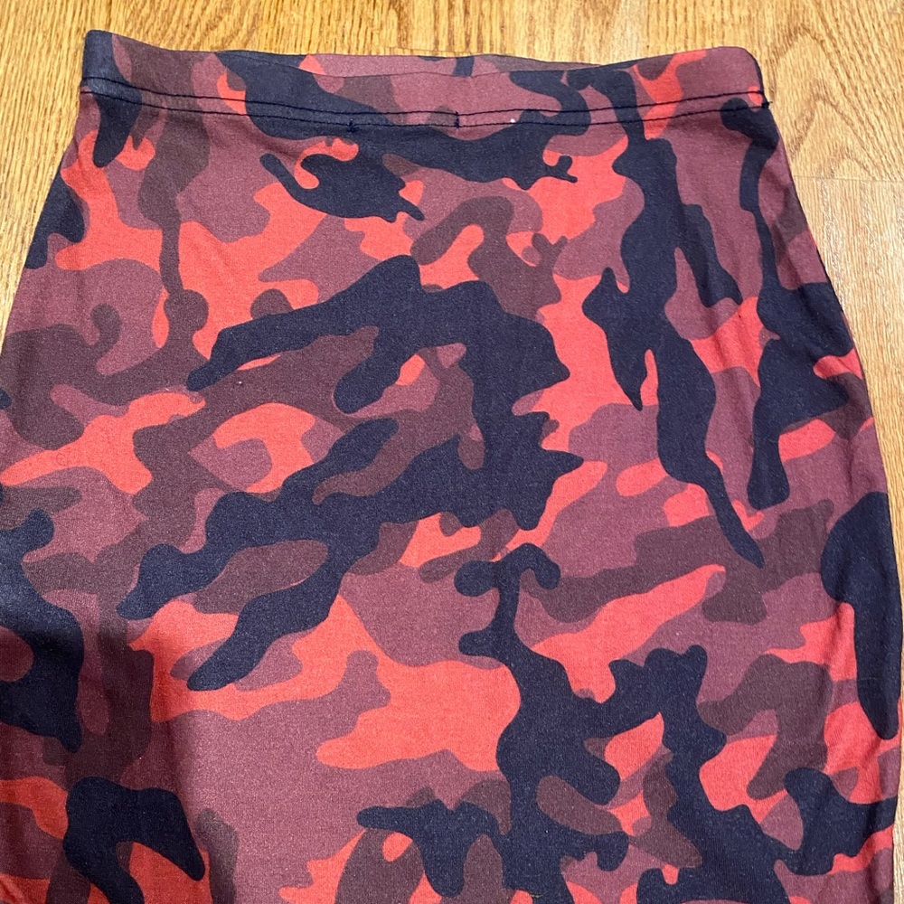 PrettyLittleThing Red&Black Camo Skirt